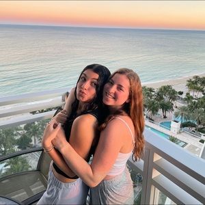 Meet your Posher, Naama